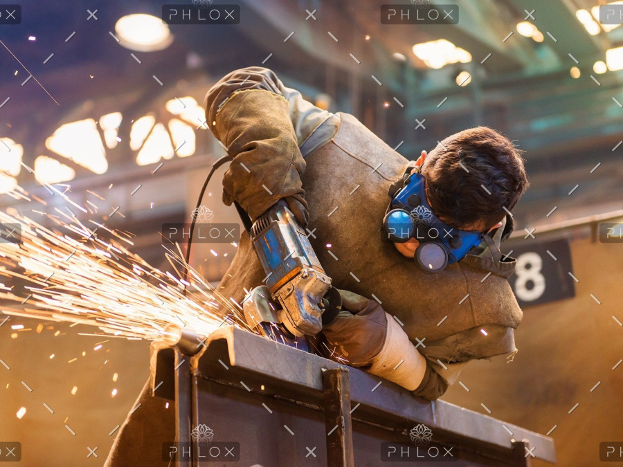demo-attachment-36-man-welding-P2R39TJ